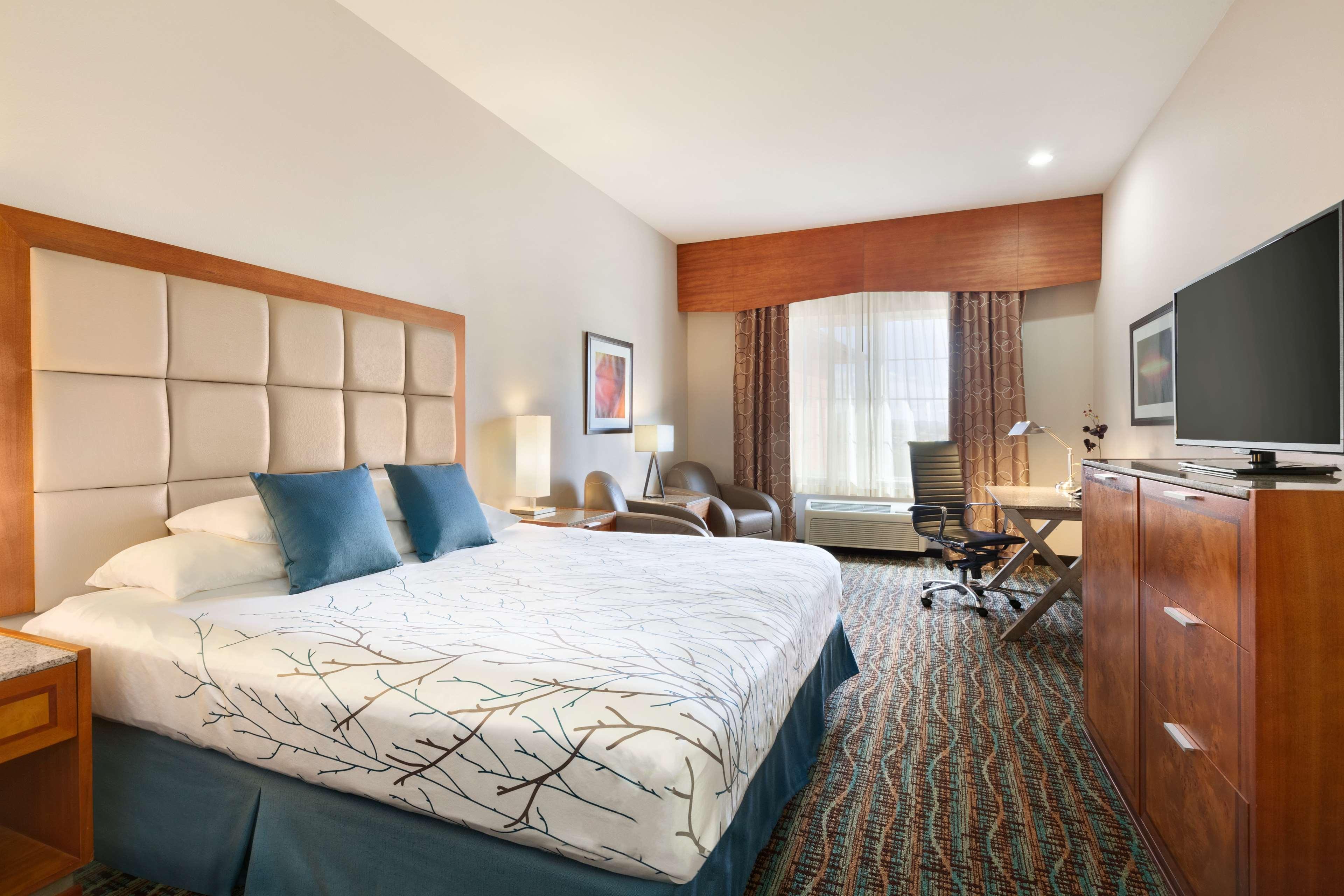 Best Western Plus Peppertree Inn At Omak Ngoại thất bức ảnh