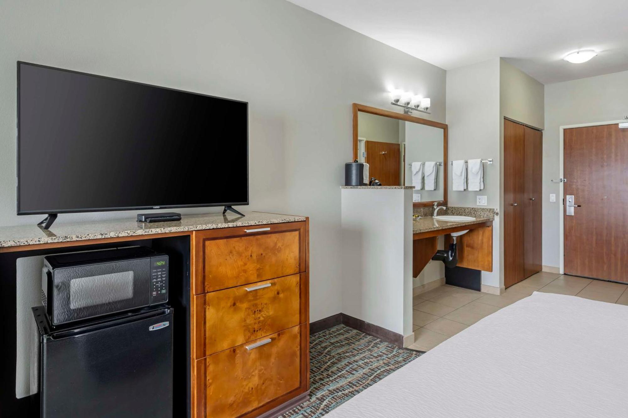 Best Western Plus Peppertree Inn At Omak Ngoại thất bức ảnh
