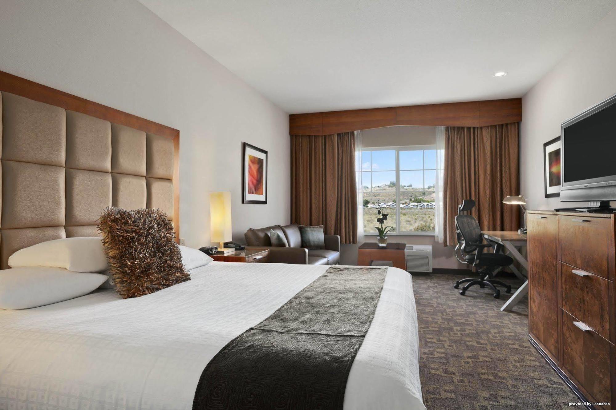 Best Western Plus Peppertree Inn At Omak Ngoại thất bức ảnh